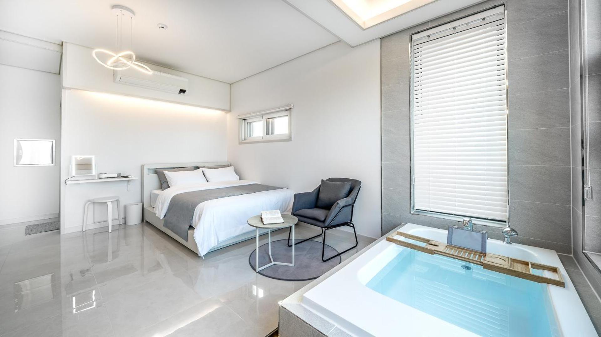 Gangneung Hello 4000 Pension Номер фото